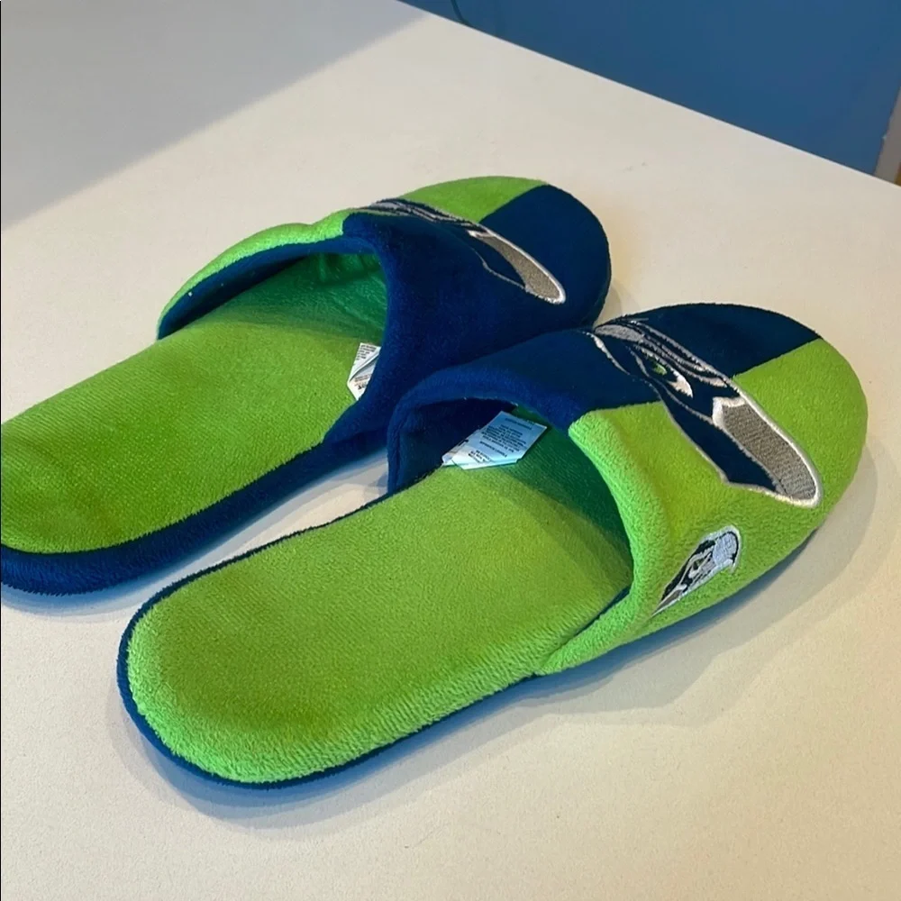 Forever Collectibles NFL Seattle Seahawks Rush Green Slippers, Size L (11-12)